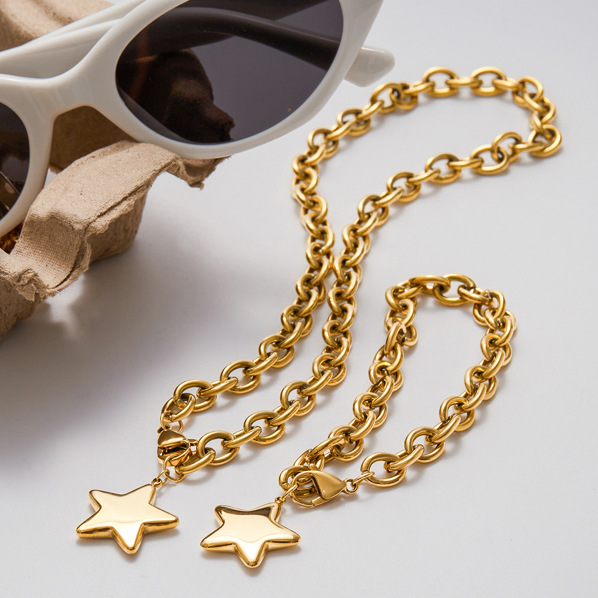 ELENYS Nova — flatlay náramku s hvězdou