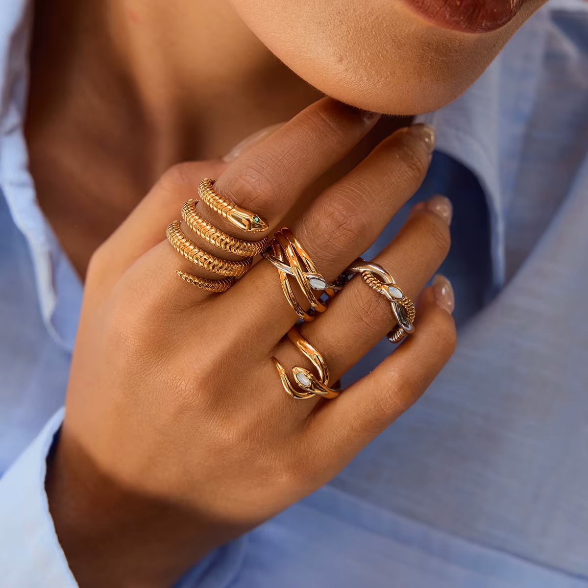 ELENYS Serpenta – prsten ve tvaru hada s emeraldovým okem