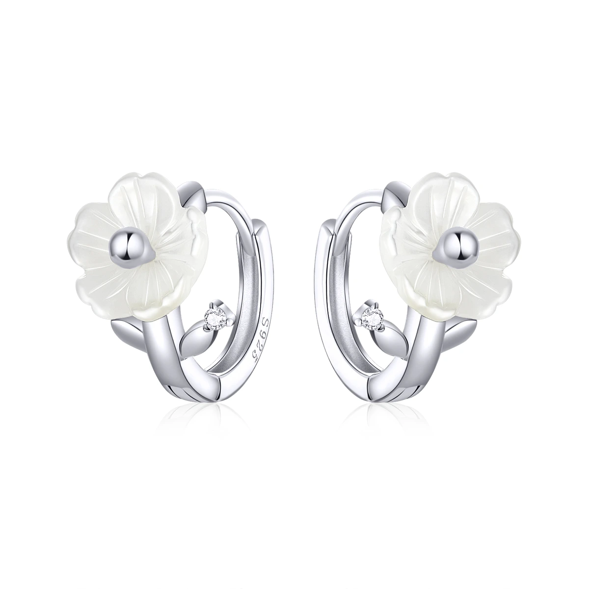 ELENYS Perleťový květ – náušnice ze sterlingového stříbra 925