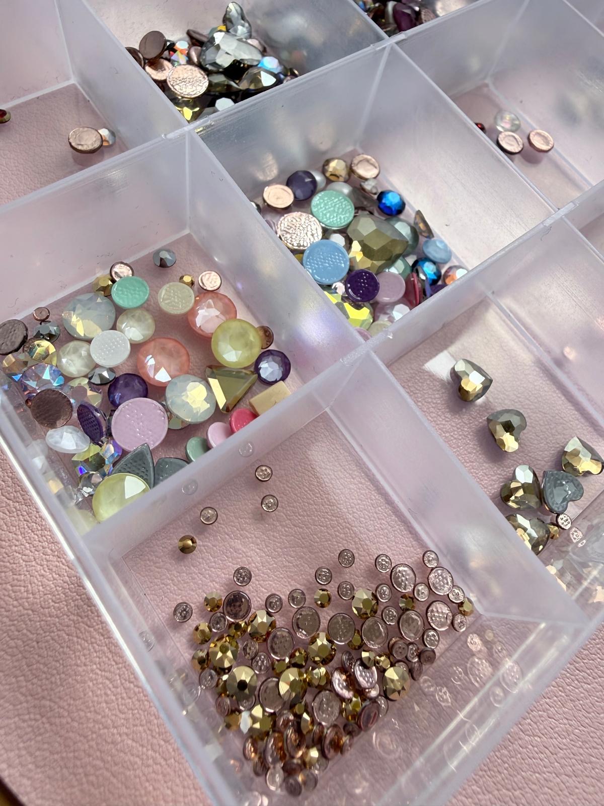 Swarovski krystaly: V čem spočívá tajemství jejich dokonalého třpytu?