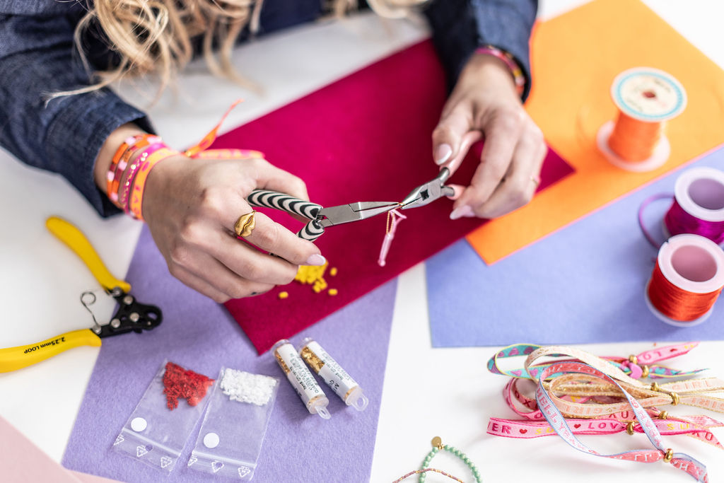 Slow fashion šperky: proč má smysl vybírat šperky, které vydrží