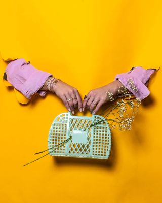 Jaro si možná dává na čas, ale my rozhodně ne 🌸 • V ele pele jsme stále naladěné a připravené doručit vám vaše objednávky...