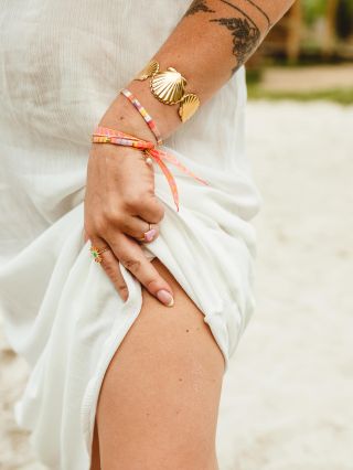 ☀️ Summer mood. Slunce na kůži, písek mezi prsty a šperky, které budou součástí každého letního příběhu. Protože léto se...