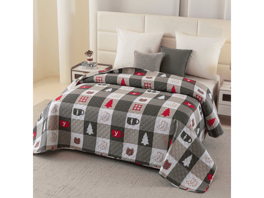 Přehoz na postel CHRISTMAS SOCKS zelený s vánočním motivem ponožek a stromků