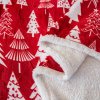 Mikroplyšová beránková deka CHRISTMAS TREES červená na zimní večery