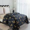 Vkusný přehoz na postel GOLDEN DEER tmavě modrý se zlatými jeleny