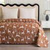 Hnědý přehoz na postel WHITE DEER s moderním vzorem jelenů
