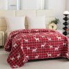 Stylový červený přehoz na postel DEER AND PLAID s kostkovaným vzorem