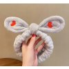 Kosmetická čelenka BUNNY HEART, jemný plyš, šedá barva, elastická, vhodná pro líčení i péči o pleť.