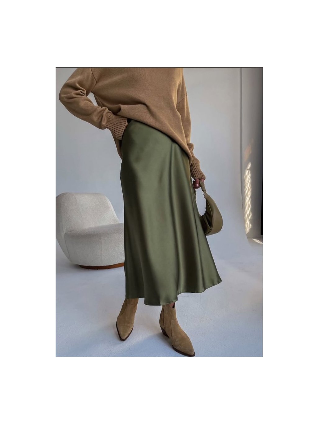 Saténová sukňa – ako ju nosiť v jeseni