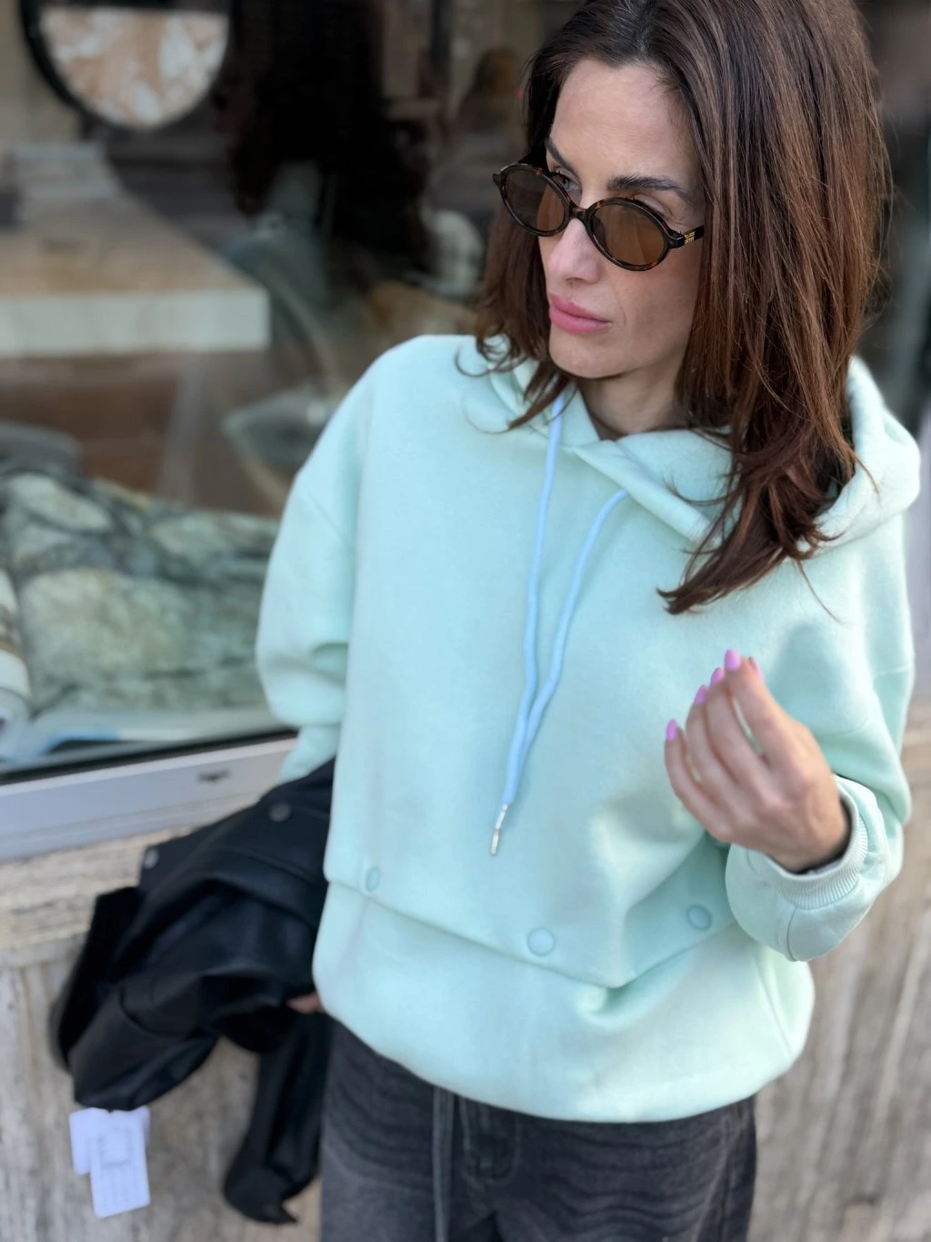 Ako nosiť dámsku mikinu štýlovo - s kapucňou, bez kapucne aj na zips