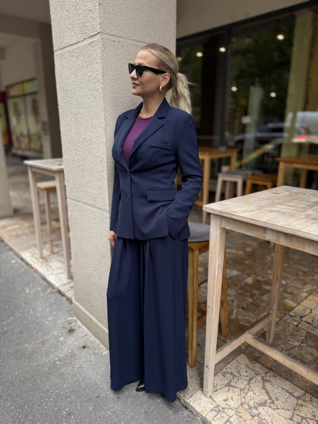 Dámsky nohavicový kostým - elegancia do práce, na svadbu aj večer