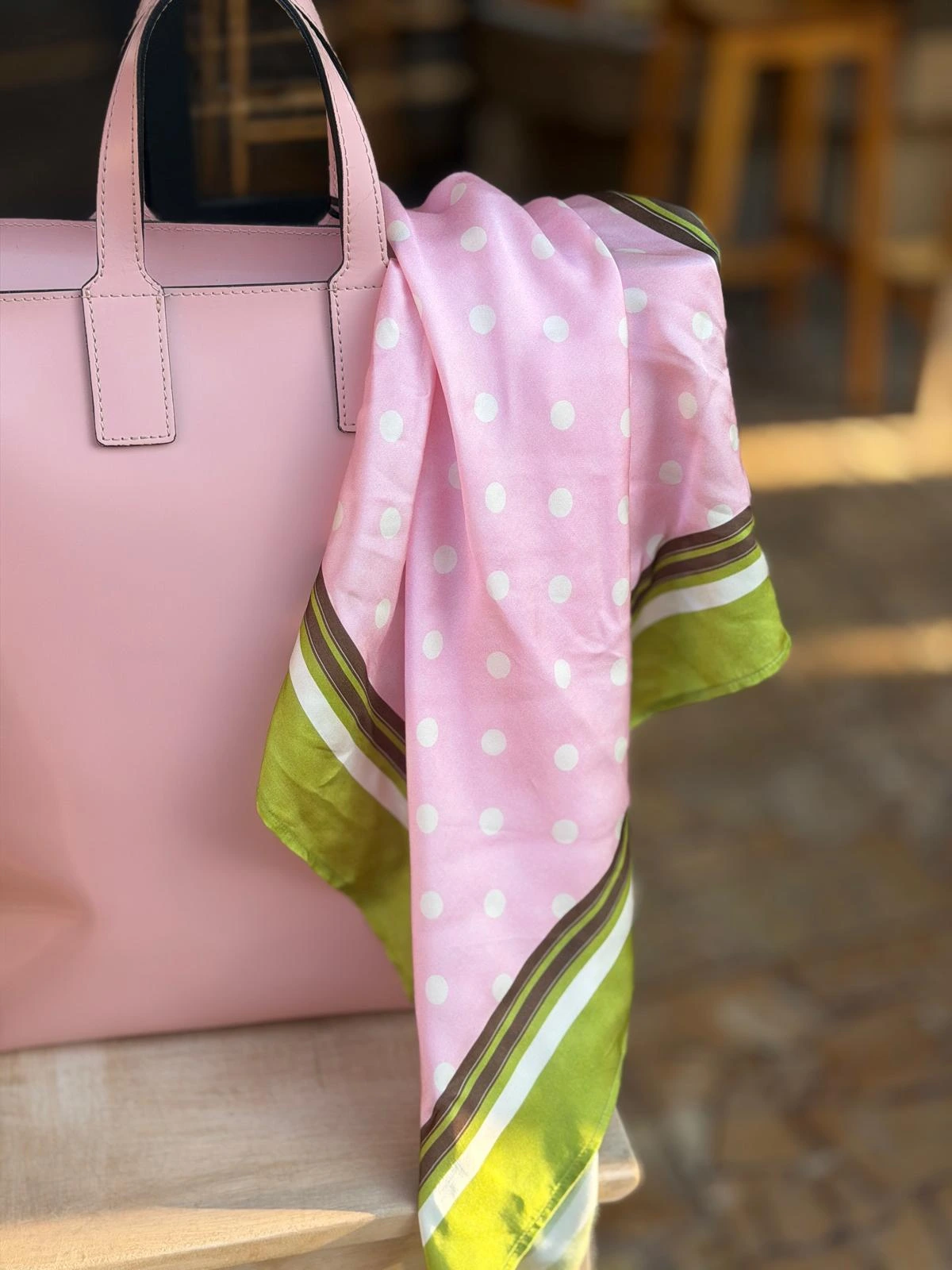 Ako nosiť dámsku šatku - 7 elegantných spôsobov