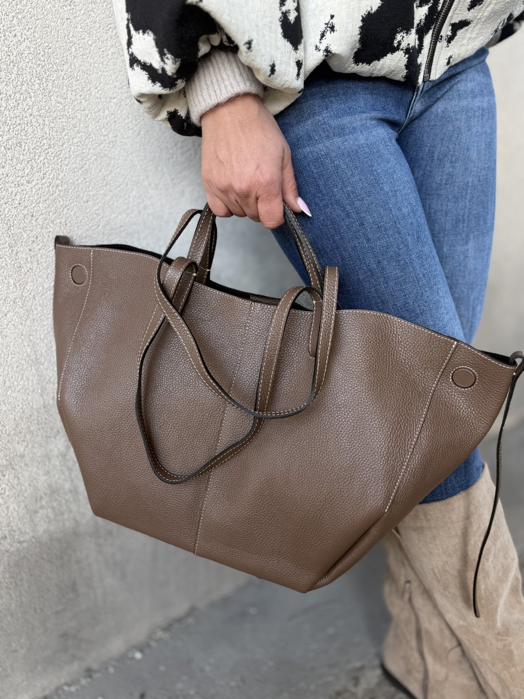 Čo je shopper kabelka a pre koho je ideálna voľba