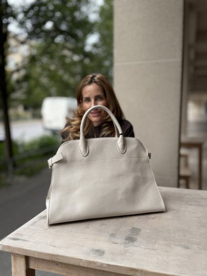 béžová maxi kožená kabelka s hladkou textúrou a pevnými uchami v talianskom štýle