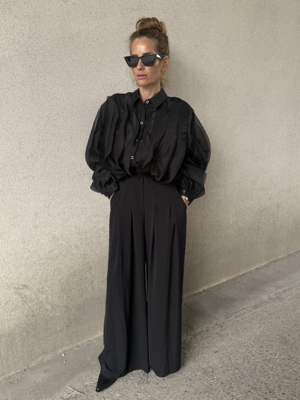 Elegantné široké čierne nohavice Imperial s vysokým pásom, padavý materiál pre moderný ženský outfit.