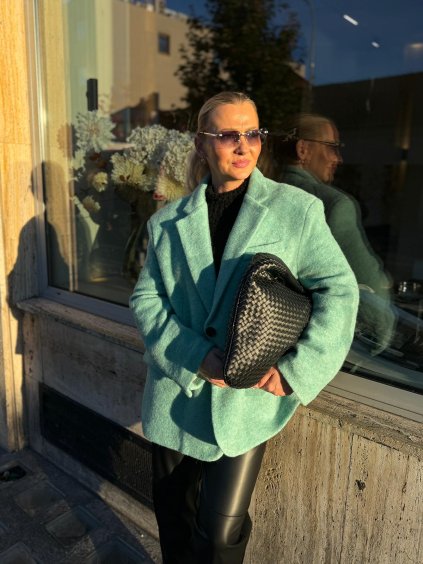 Zelené vlnené sako oversize, elegantný taliansky štýl pre moderné outfity.