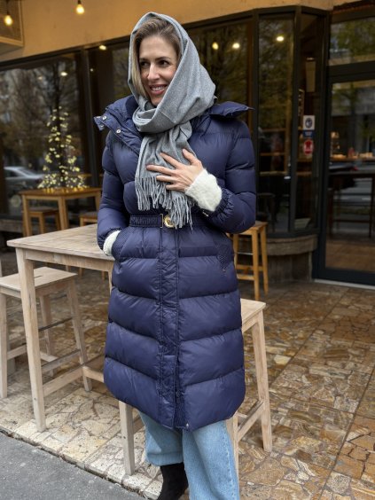 tmavomodrá dlhá zimná bunda s opaskom a prešívanou štruktúrou v talianskom štýle