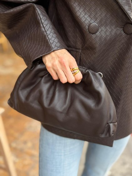 tmavohnedá kožená kabelka clutch mäkká koža elegantný štýl
