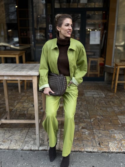 Pistáciové largo nohavice so širokým strihom v modernom mestskom štýle