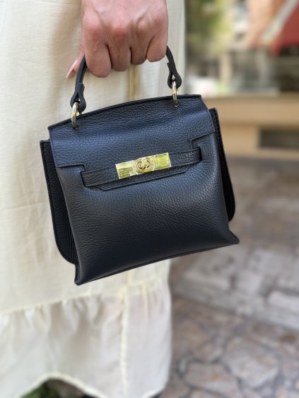 Čierna kožená mini kabelka so zlatým zapínaním, elegantný univerzálny doplnok na deň aj večer