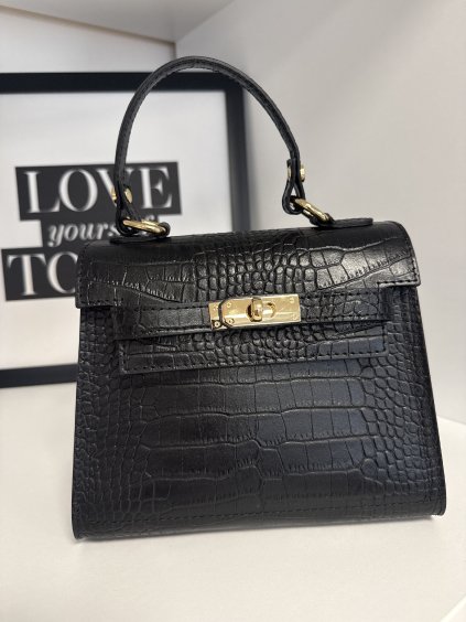 Čierna kožená mini kabelka s krokodílím vzorom a zlatým zapínaním, elegantná na deň aj večer