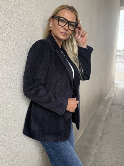 Tmavomodré mančestrové sako – hebký materiál s jemným leskom a elegantným strihom