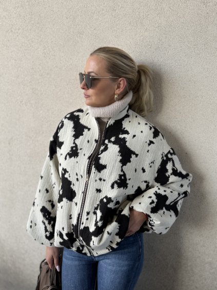 Krémovo-čierna bomber bunda s cow print vzorom – oversize strih, taliansky štýl
