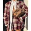 Oversize sako v kockovanom vzore burgundy s krémovou, elegantný jesenný kúsok z vlny pre moderný ženský outfit.
