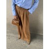 Široké nohavice Imperial v odtieni tabacco camel s vysokým pásom, elegantný taliansky štýl pre ženský outfit.
