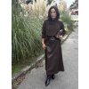 Tmavohnedá koženková midi sukňa Imperial s opaskom, elegantný ženský outfit.