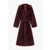 burgundy kožušinový kabát s opaskom a dlhým rukávom v luxusnom talianskom štýle
