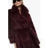 burgundy kožušinový kabát s opaskom a dlhým rukávom v luxusnom talianskom štýle