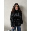 čierna lesklá zimná bunda dámska s opaskom