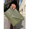Olivovo zelená kožená listová kabelka s preklápacím uzatváraním, elegantná na večerné príležitosti