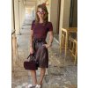 Bordová sukňa z eko kože s opaskom – elegantný jesenný štýl pre ženy