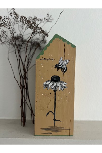 Drevený domček „Anthophila“ – včielka a kvet