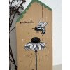 Drevený domček „Anthophila“ – včielka a kvet