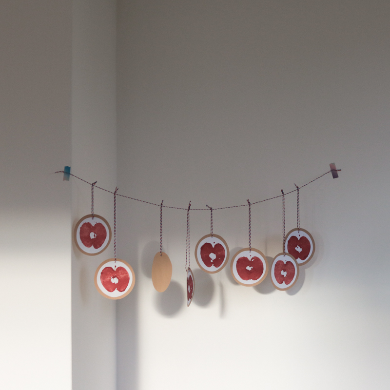 DIY Výzdoba z obtisknutých jablíček