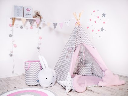 Růžový teepee stan