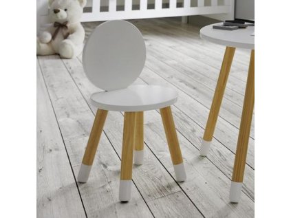 Dětská židlička v originálním designu s kulatými tvary je praktickým nábytkovým doplňkem, vhodným do dětského pokoje i jídelny.