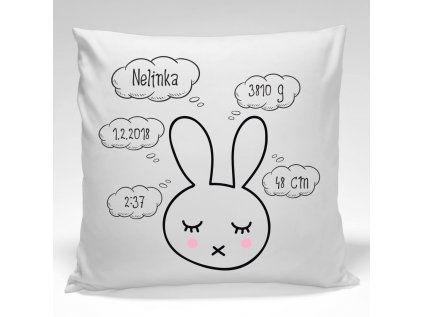 Designový pamětní polštářek k narození miminka je i originální textilní dekorací.