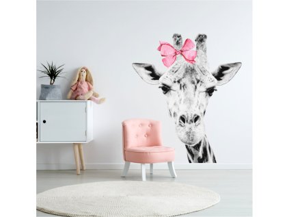 Designovou nástěnnou samolepku se žirafou lze v dětském pokoji využít i jako netradiční fototapetu.