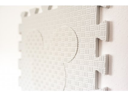 bílé puzzle s myšákem v bílé barvě
