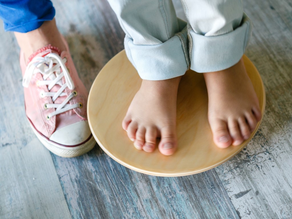 KIDWOOD Dřevěná houpací a balanční deska – kulatá