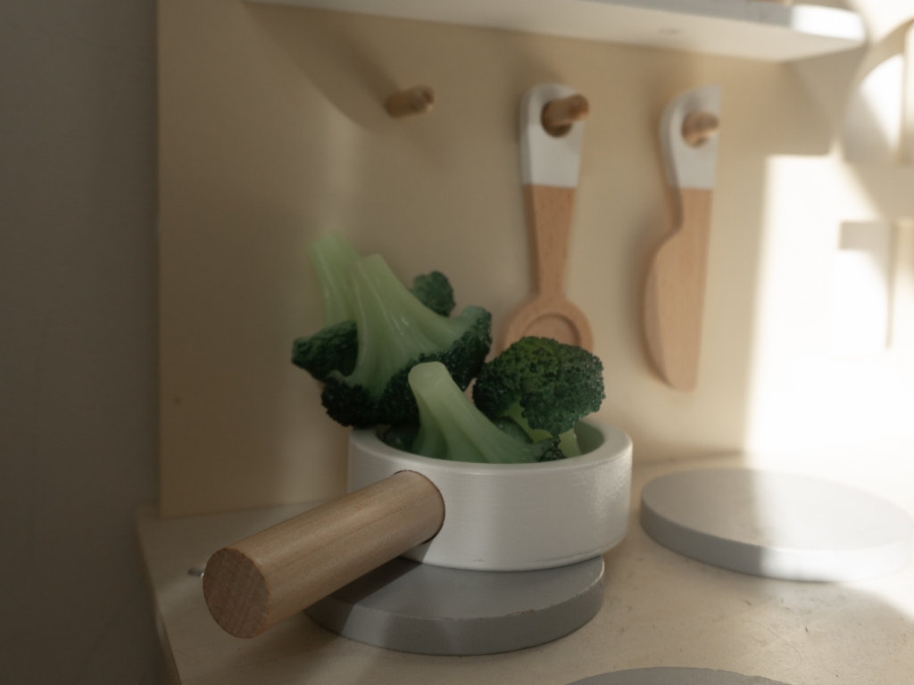 eliNeli Dětská dřevěná kuchyňka s okýnkem