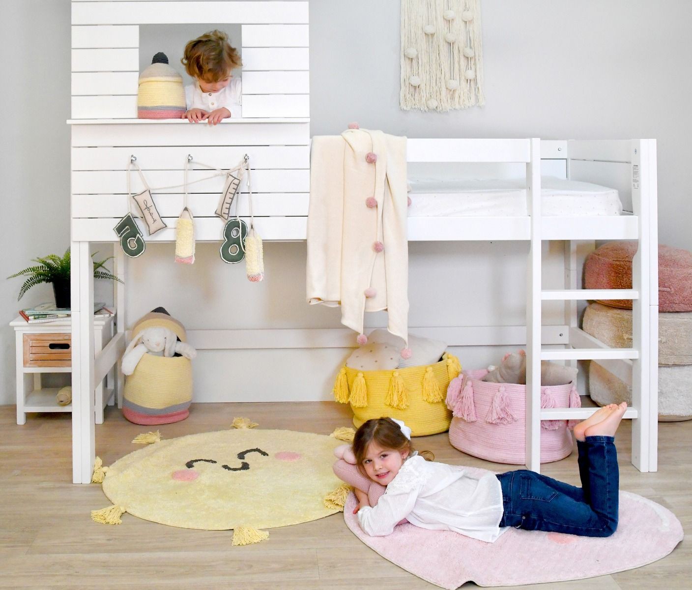 Lorena Canals Dětský kulatý koberec – slunce