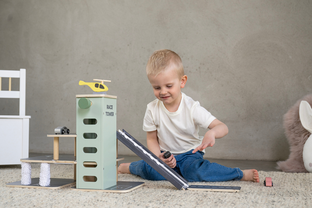 JaBaDaBaDo Dřevěná parkovací garáž s vrtulníkem