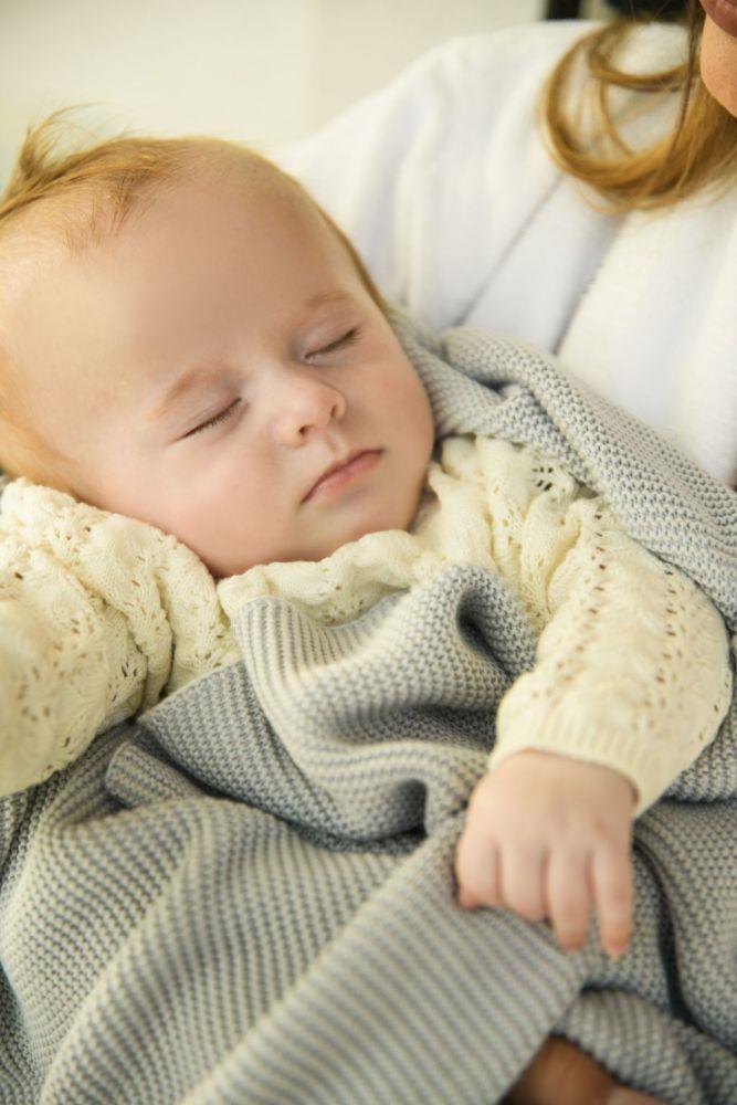 Dětská pletená deka MoMi HUG béžová (obrázek 10)