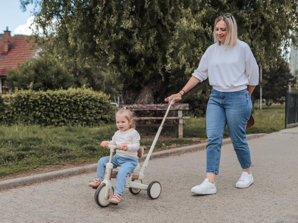 eliNeli Dětská tříkolka s vodicí tyčí 4v1 (obrázek 5)